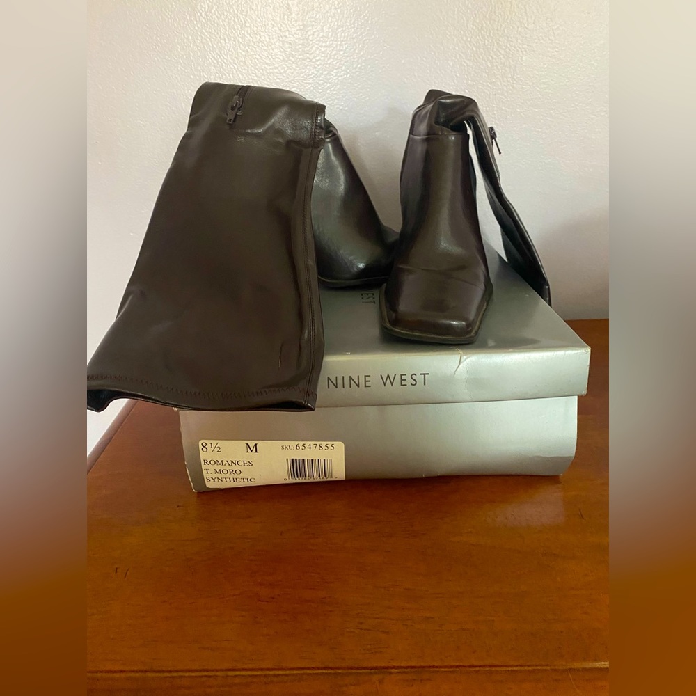 Nine West knee high brown boots Size 8.5.
